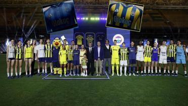 Fenerbahe'de lansman gerekleti! te yeni sezon formalar